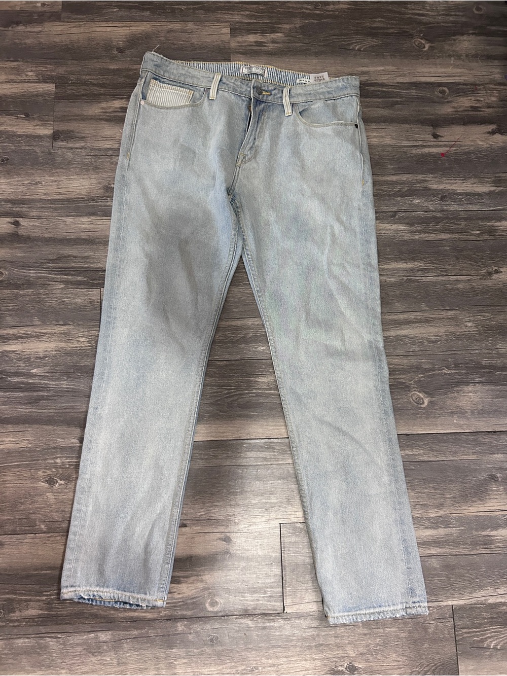 GUESS Men’s Light Wash Straight Leg Jeans Size 36